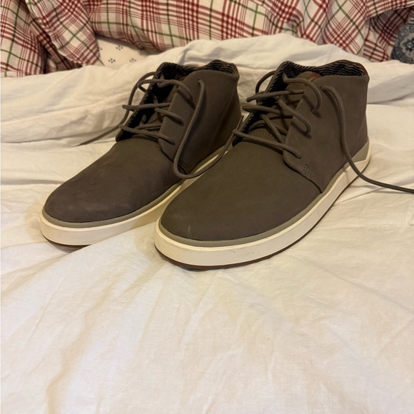 NWOT.   Olukai Papaku Mens leather chukka boots.  Size 12 - Picture 2 of 11